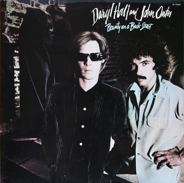 Daryl Hall And John Oates – Beauty On A Back Street (LP) (D30)